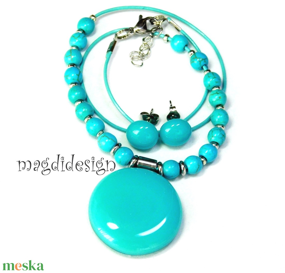 Türkiz ásványgyöngyös üvegékszer szett nyaklánc stiftes fülbevaló - ékszer - ékszerszett - Meska.hu
