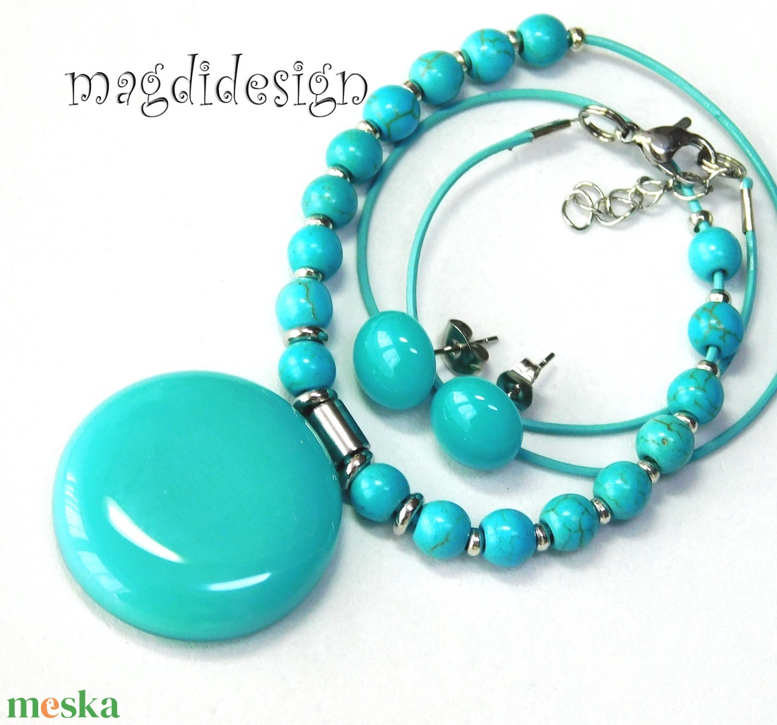 Türkiz ásványgyöngyös üvegékszer szett nyaklánc stiftes fülbevaló - ékszer - ékszerszett - Meska.hu