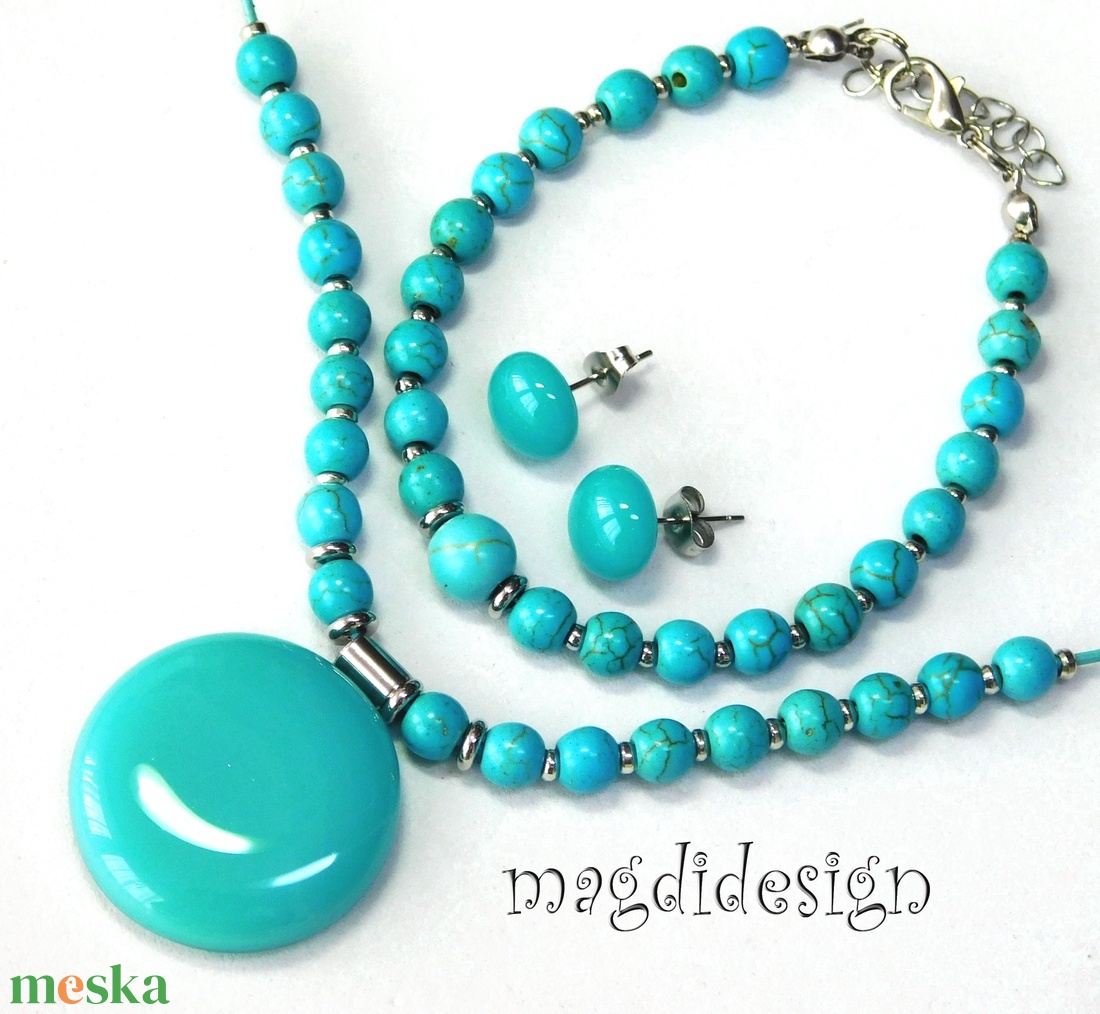 Türkiz ásványgyöngyös üvegékszer szett nyaklánc stiftes fülbevaló - ékszer - ékszerszett - Meska.hu