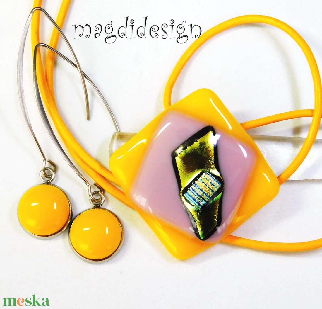 Trendi sárga-rózsaszín üvegékszer szett, nyaklánc lógós fülbevaló - ékszer - ékszerszett - Meska.hu