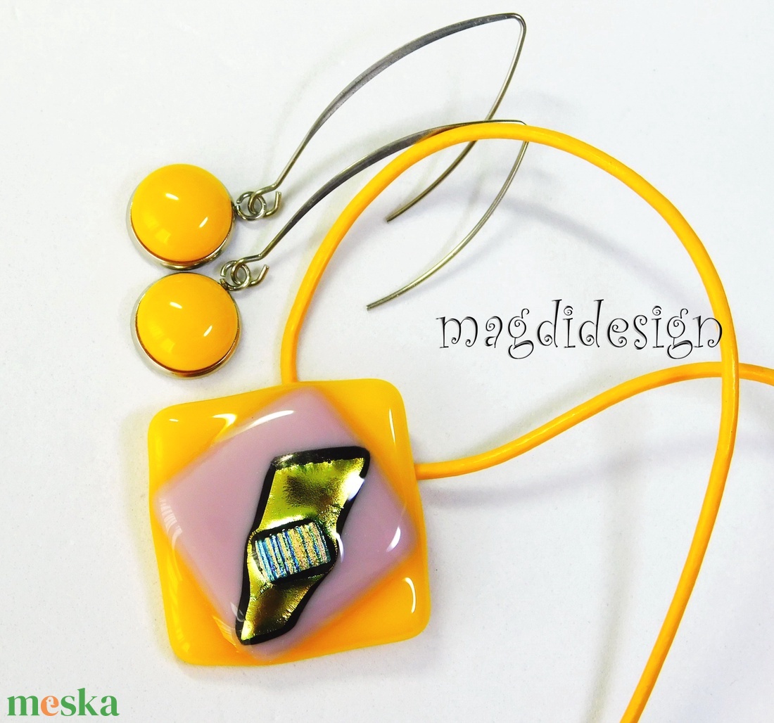 Trendi sárga-rózsaszín üvegékszer szett, nyaklánc lógós fülbevaló - ékszer - ékszerszett - Meska.hu