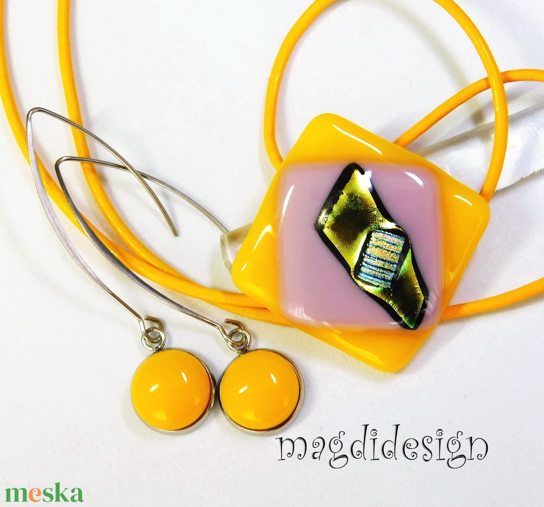 Trendi sárga-rózsaszín üvegékszer szett, nyaklánc lógós fülbevaló - ékszer - ékszerszett - Meska.hu