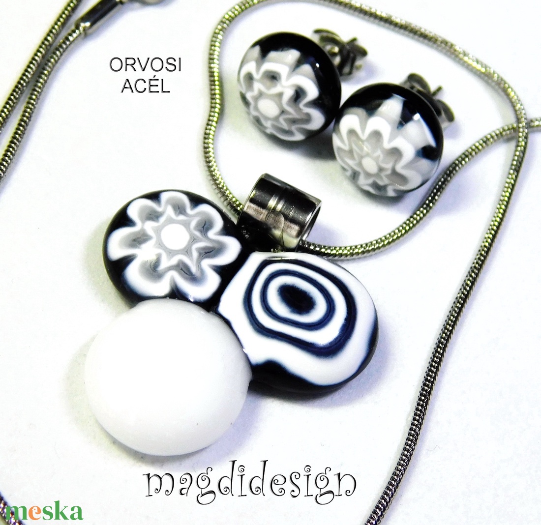 Fekete-fehér bogyós színtrió üvegékszer szett nyaklánc stiftes fülbevaló 3 - ékszer - ékszerszett - Meska.hu