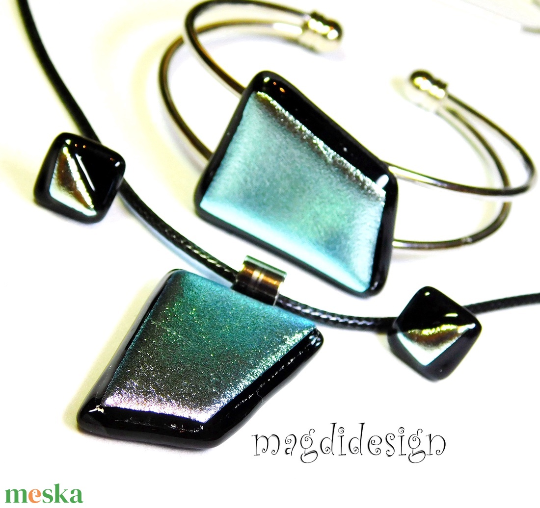 Ezüst dichroic üvegékszer szett nyaklánc, karkötő, stiftes fülbevaló  - ékszer - ékszerszett - Meska.hu