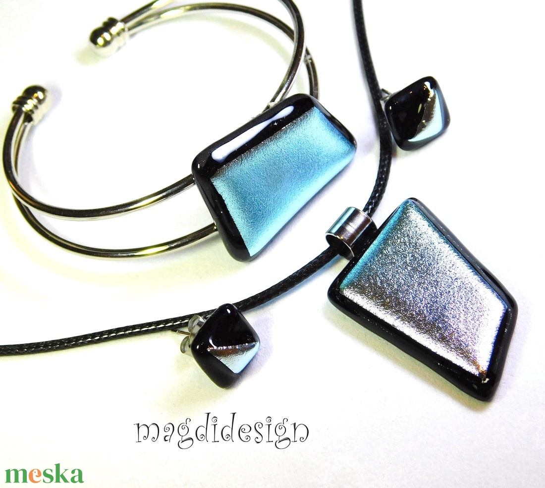 Ezüst dichroic üvegékszer szett nyaklánc, karkötő, stiftes fülbevaló  - ékszer - ékszerszett - Meska.hu