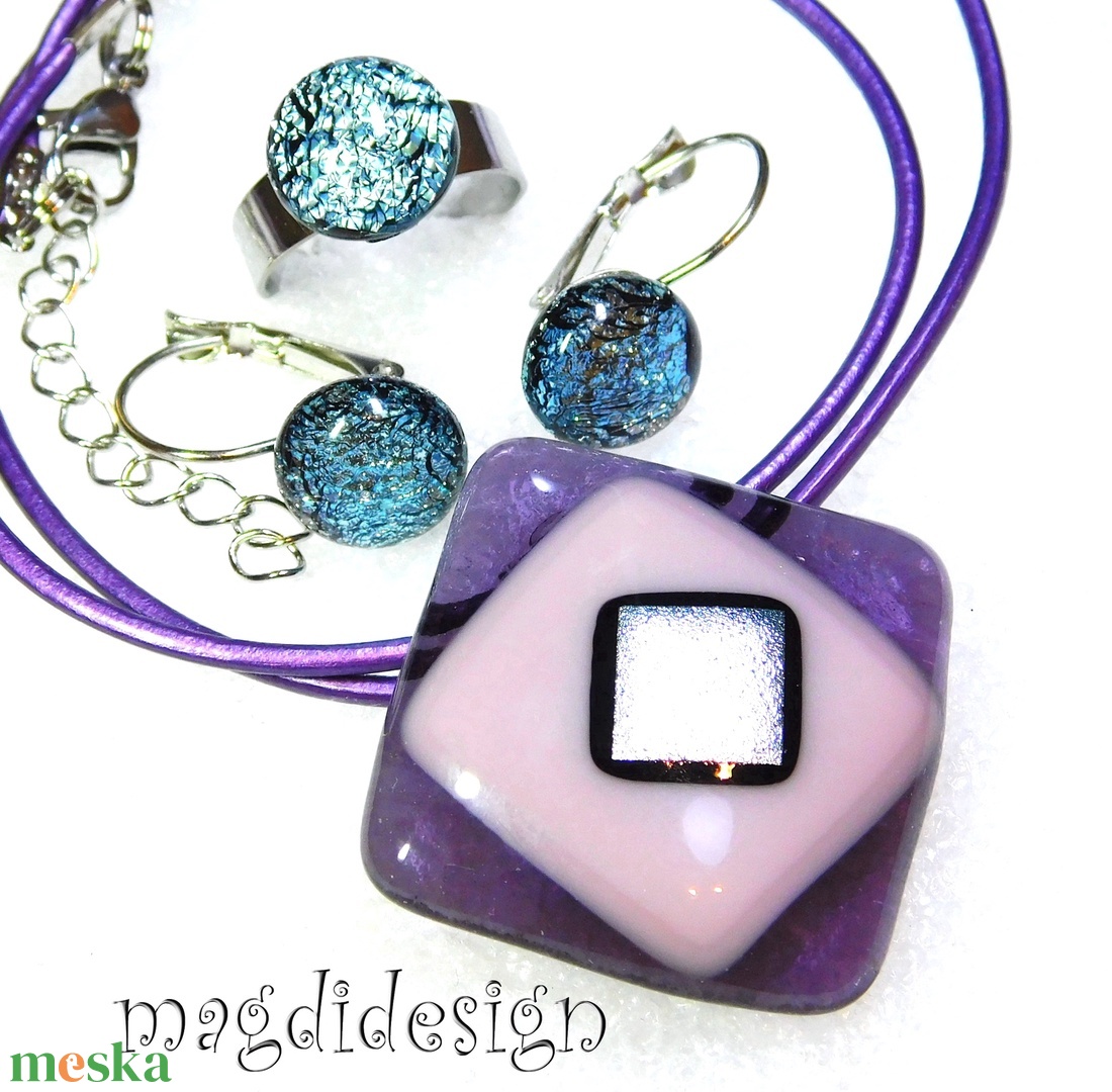 Lila rombuszok üvegékszer szett, nyaklánc, gyűrű, kapcsos fülbevaló  - ékszer - ékszerszett - Meska.hu