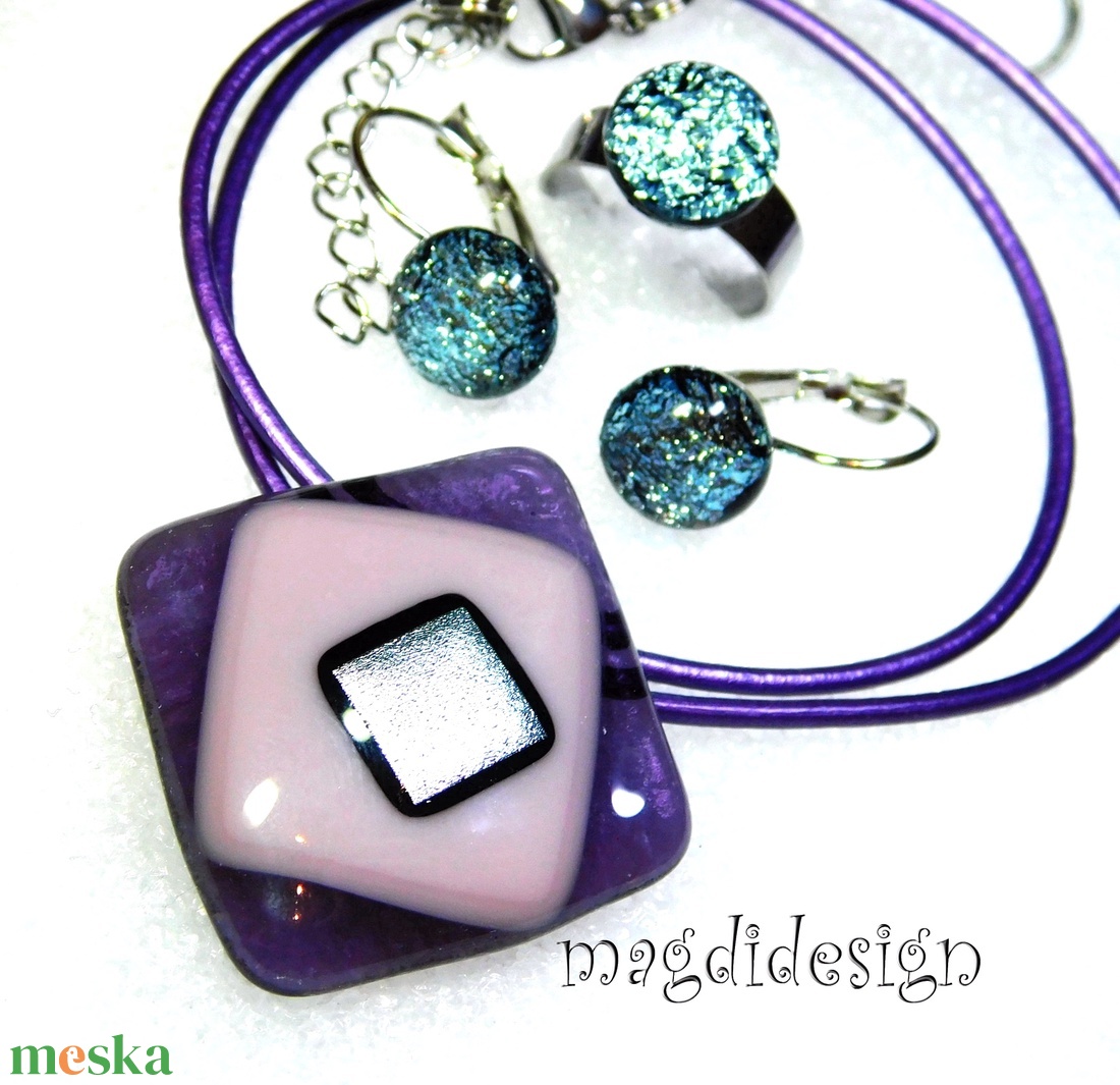 Lila rombuszok üvegékszer szett, nyaklánc, gyűrű, kapcsos fülbevaló  - ékszer - ékszerszett - Meska.hu