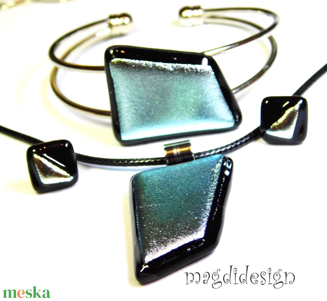 Ezüst dichroic üvegékszer szett nyaklánc, karkötő, stiftes fülbevaló  - ékszer - ékszerszett - Meska.hu
