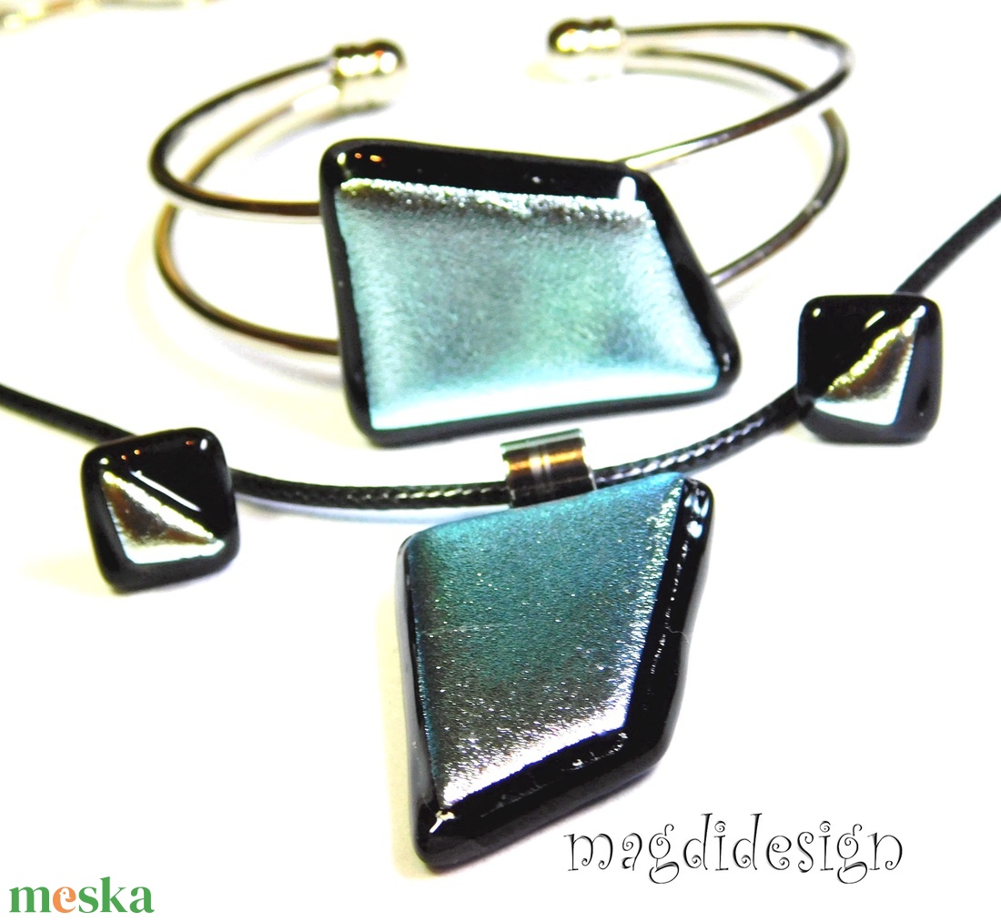 Ezüst dichroic üvegékszer szett nyaklánc, karkötő, stiftes fülbevaló  - ékszer - ékszerszett - Meska.hu