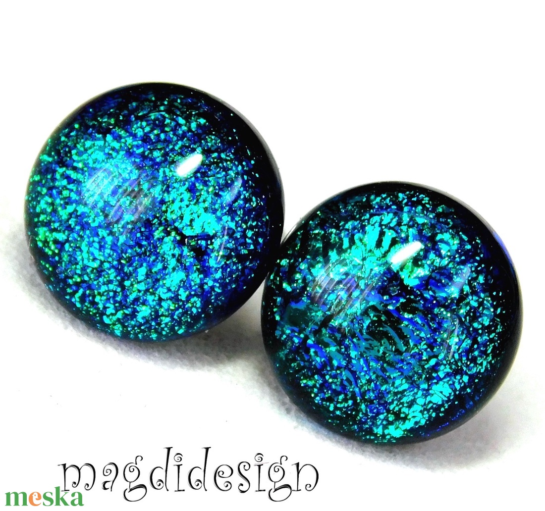 NEMESACÉL! Smaragd csillogás üvegékszer stiftes fülbevaló - ékszer - fülbevaló - pötty fülbevaló - Meska.hu