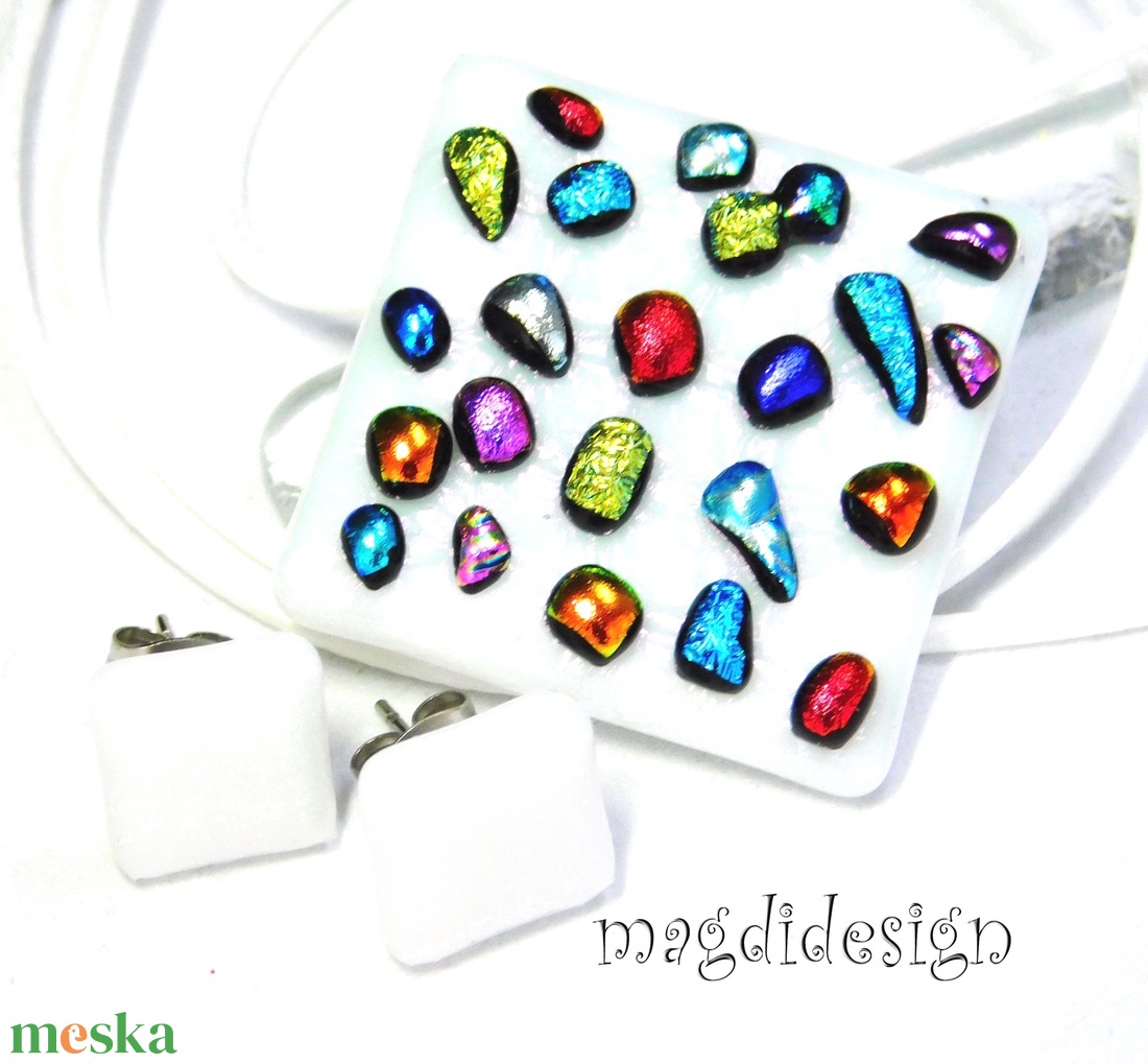 Színes dichroic kavicsok fehéren üvegékszer szett nyaklánc fülbevaló  - ékszer - ékszerszett - Meska.hu
