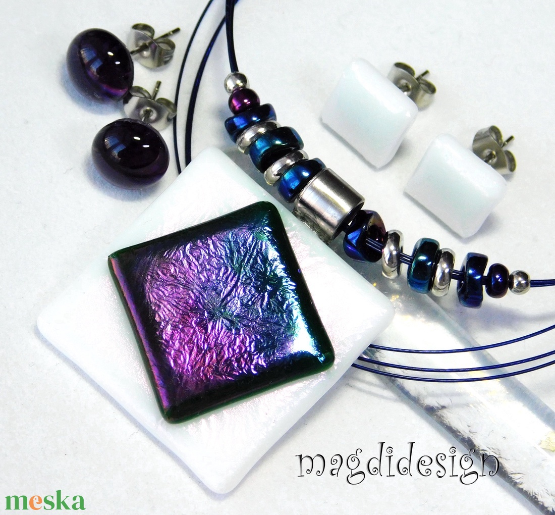 Bíbor-kék fehéren üvegékszer szett nyaklánc 2 pár fülbevaló  - ékszer - ékszerszett - Meska.hu