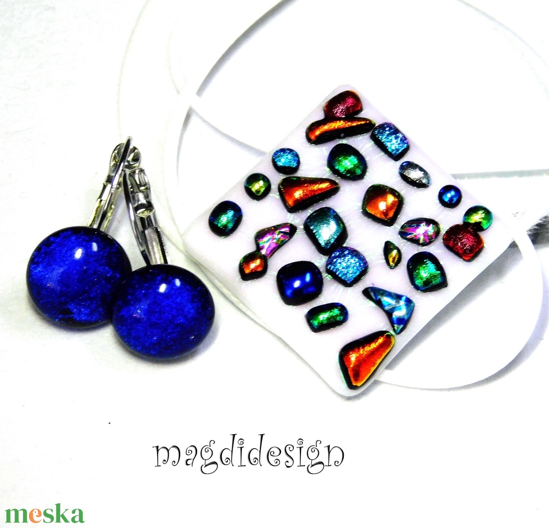 Színes dichroic kavicsok fehéren üvegékszer szett nyaklánc kapcsos fülbevaló  - ékszer - ékszerszett - Meska.hu