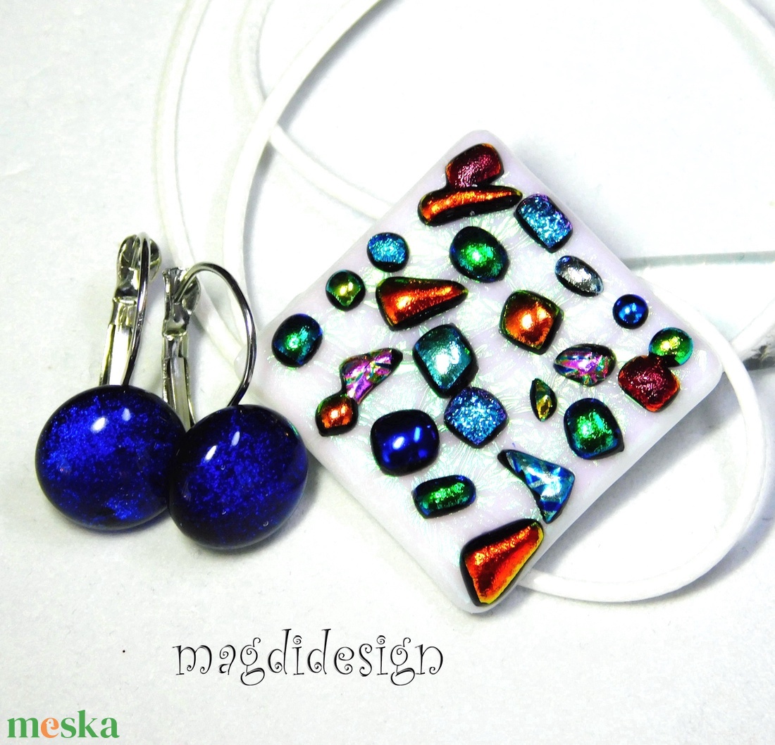 Színes dichroic kavicsok fehéren üvegékszer szett nyaklánc kapcsos fülbevaló  - ékszer - ékszerszett - Meska.hu