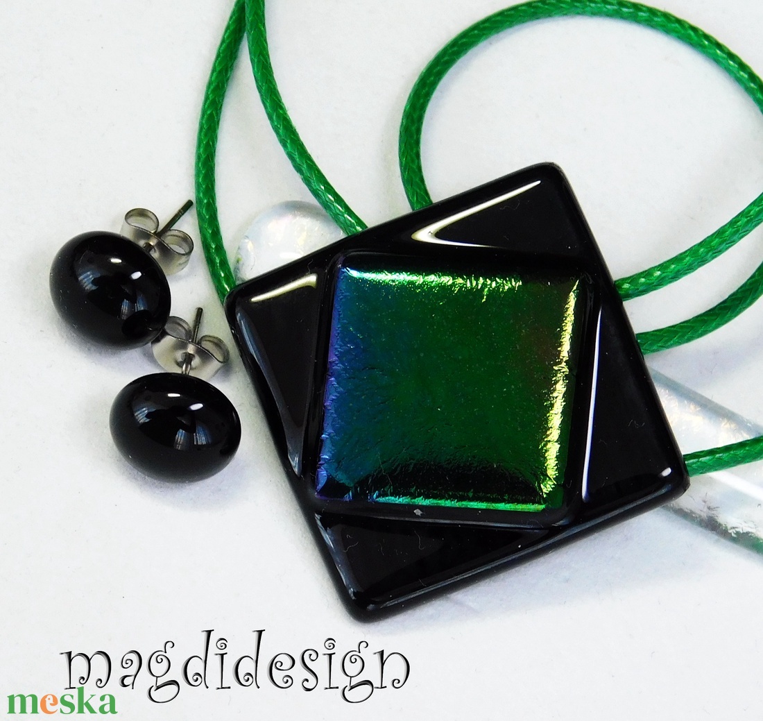 Kék-zöld eozin feketén üvegékszer szett nyaklánc stiftes fülbevaló  - ékszer - ékszerszett - Meska.hu