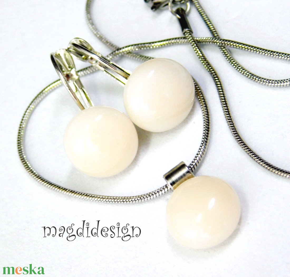 Barackvirág üvegékszer kapcsos fülbevaló  - ékszer - fülbevaló - lógó fülbevaló - Meska.hu