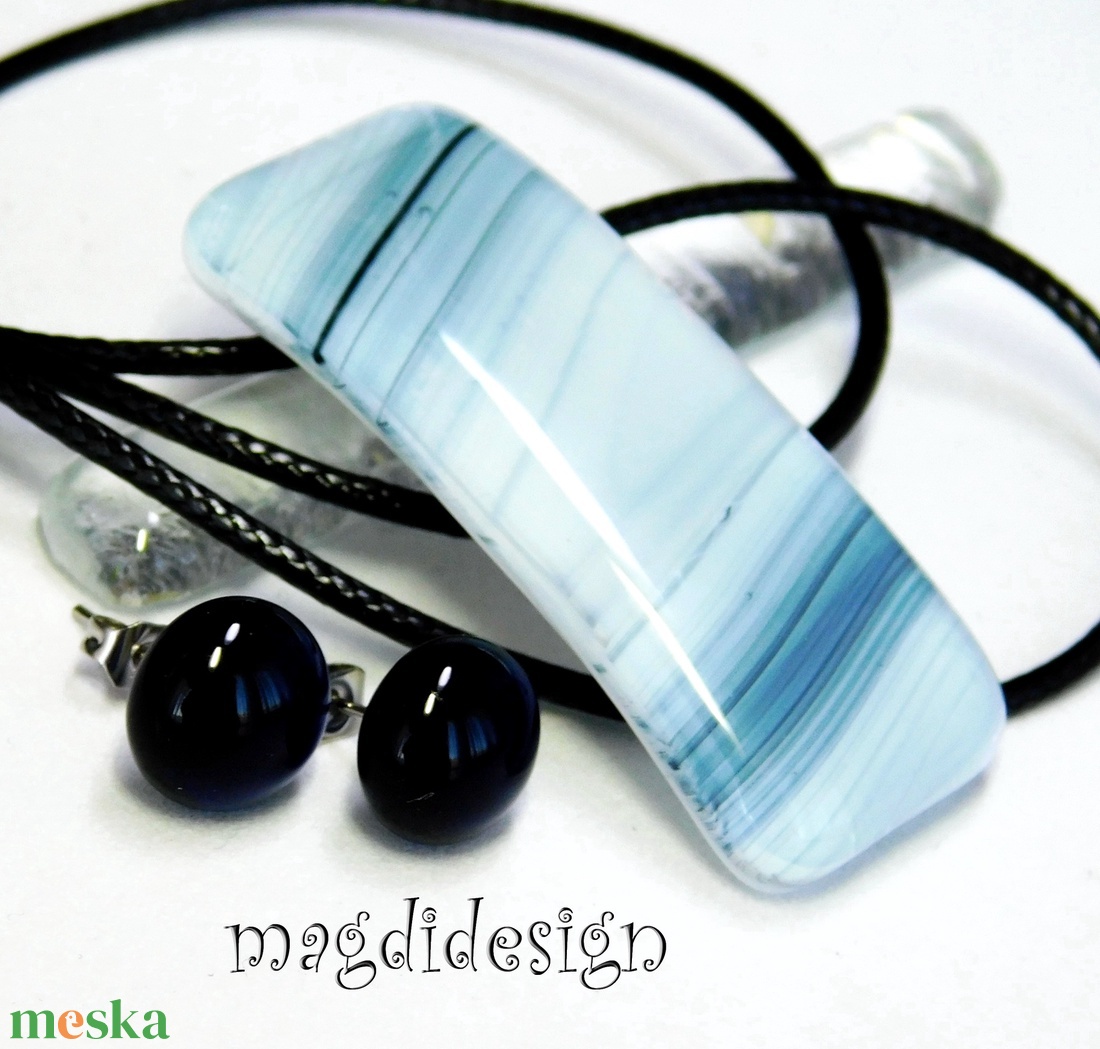 Fekete- fehér-szürke csíkos üvegékszer szett, nyaklánc, stiftes fülbevaló - ékszer - ékszerszett - Meska.hu
