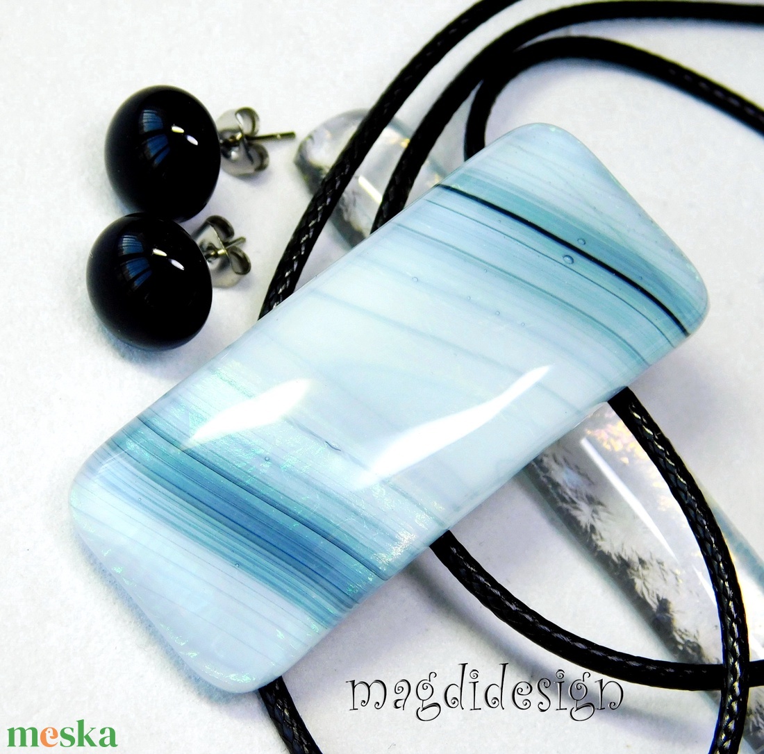 Pasztell fehér-szürke csíkos üvegékszer szett, nyaklánc, stiftes fülbevaló - ékszer - ékszerszett - Meska.hu