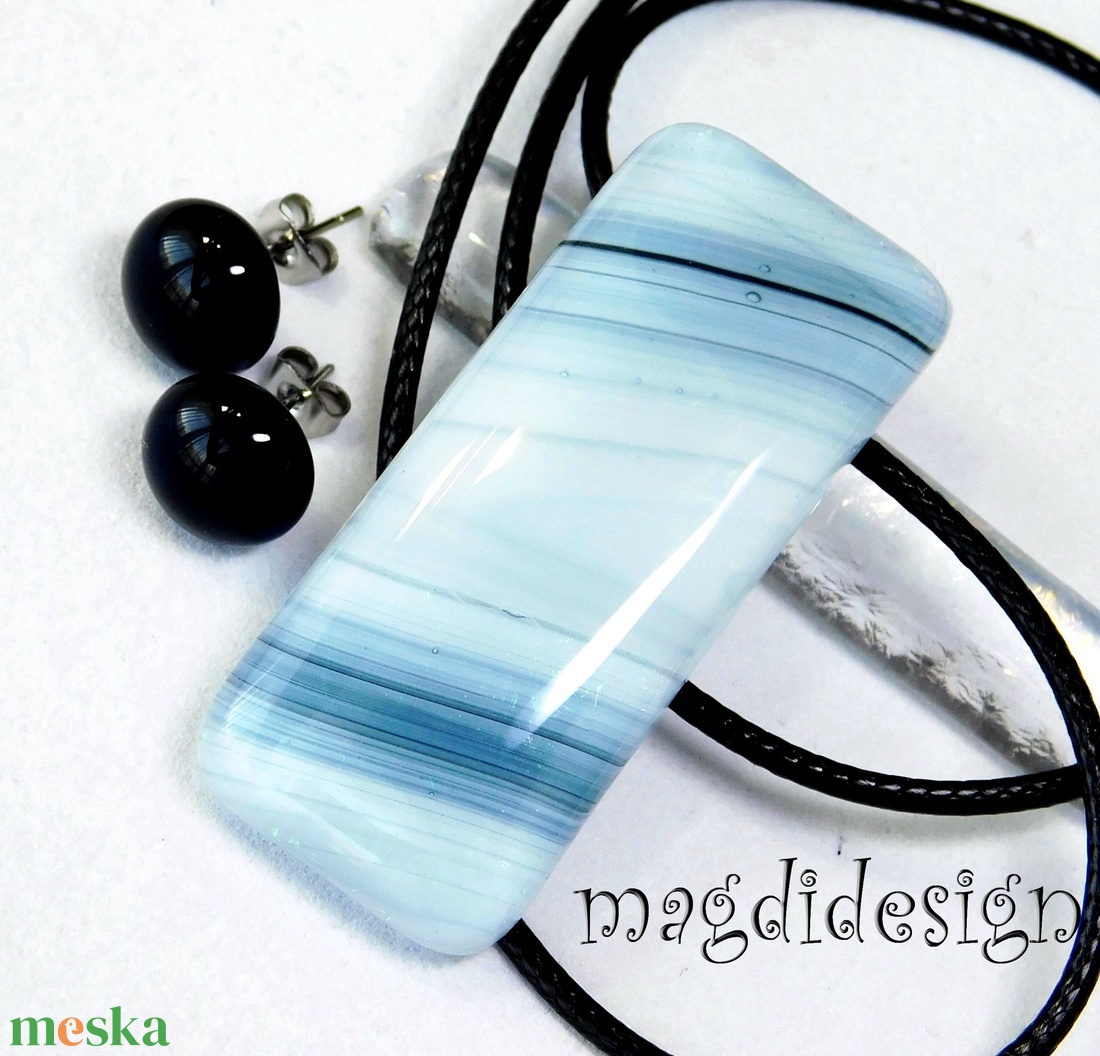 Pasztell fehér-szürke csíkos üvegékszer szett, nyaklánc, stiftes fülbevaló - ékszer - ékszerszett - Meska.hu