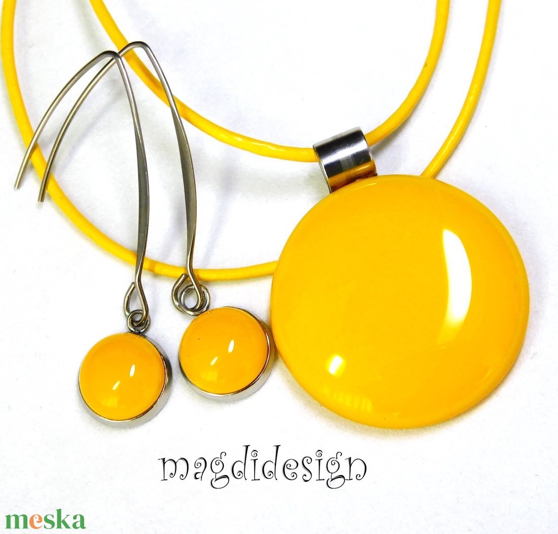 Napsárga minimál design üvegékszer szett, nyaklánc, lógós fülbevaló  - ékszer - ékszerszett - Meska.hu