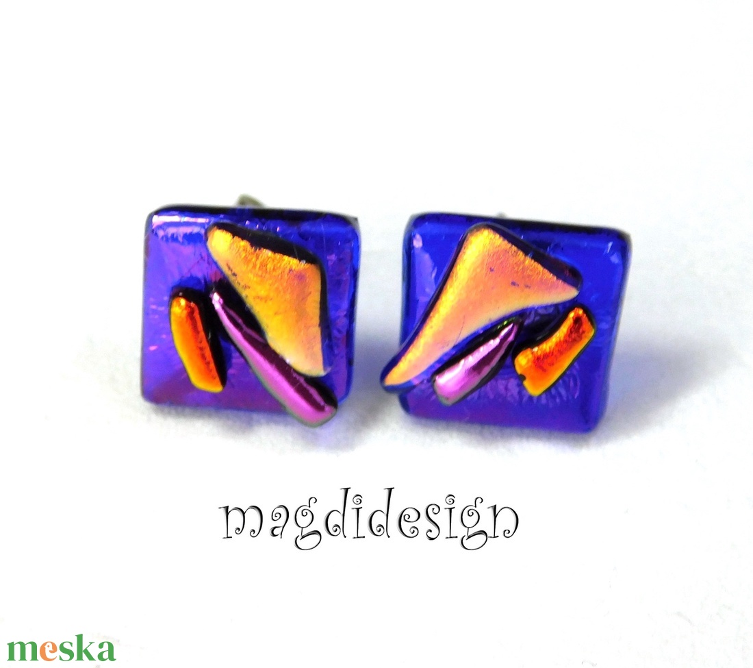 Lila színjátszó dichroic üvegékszer stiftes fülbevaló  - ékszer - fülbevaló - pötty fülbevaló - Meska.hu