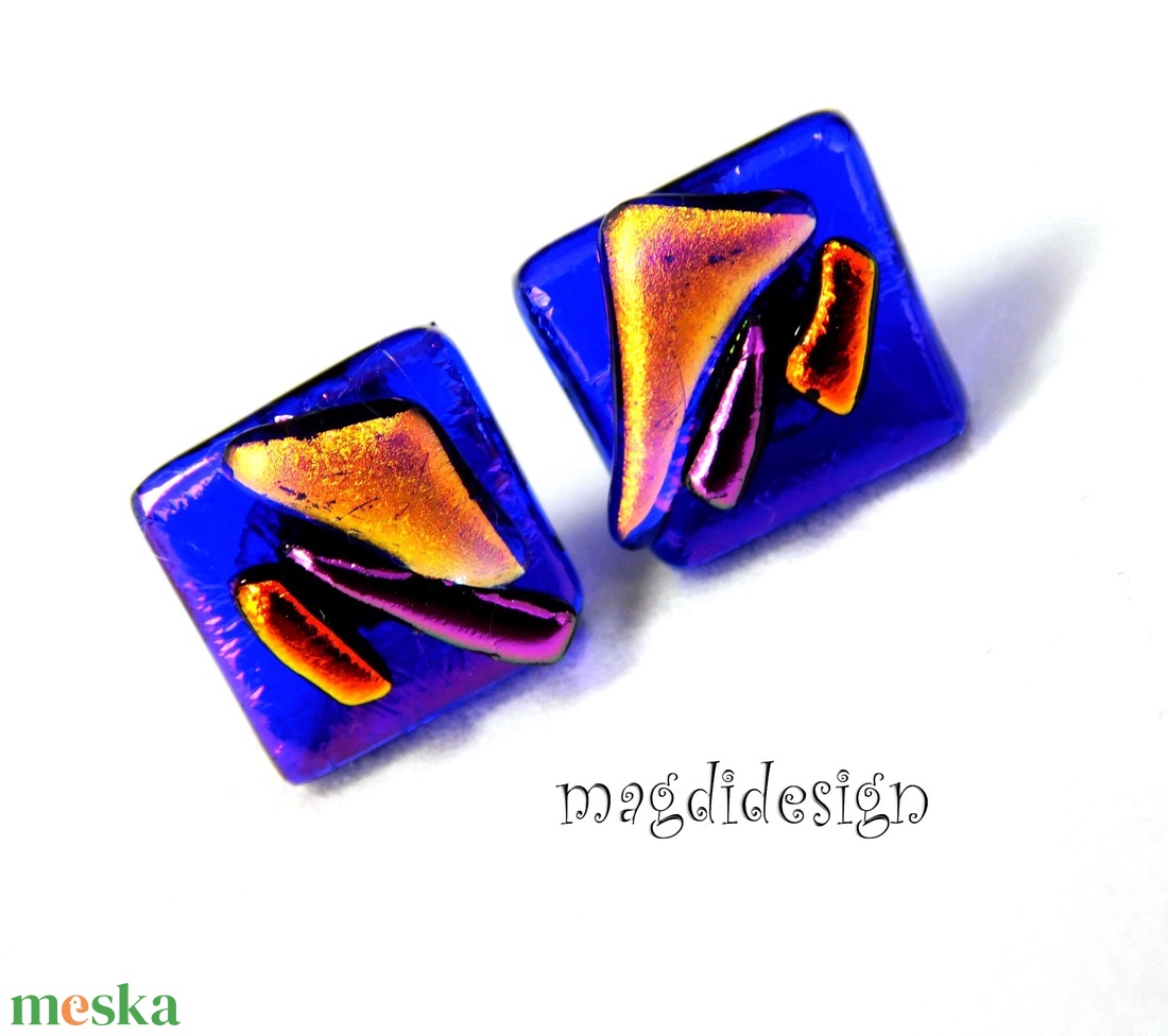 Lila színjátszó dichroic üvegékszer stiftes fülbevaló  - ékszer - fülbevaló - pötty fülbevaló - Meska.hu