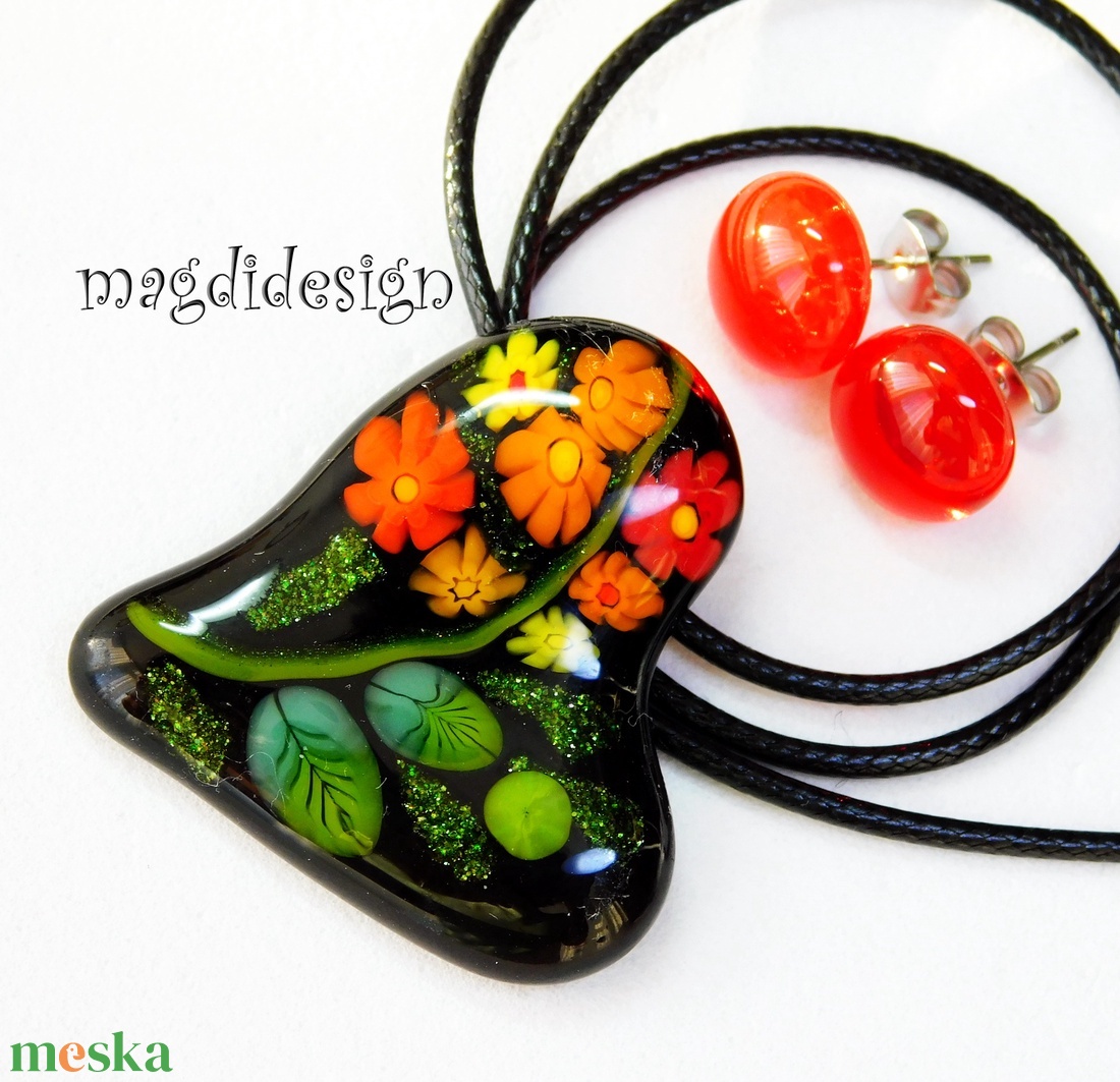 Fekete piros virágos szív üvegékszer szett, nyaklánc, pötty fülbevaló 1 - ékszer - ékszerszett - Meska.hu