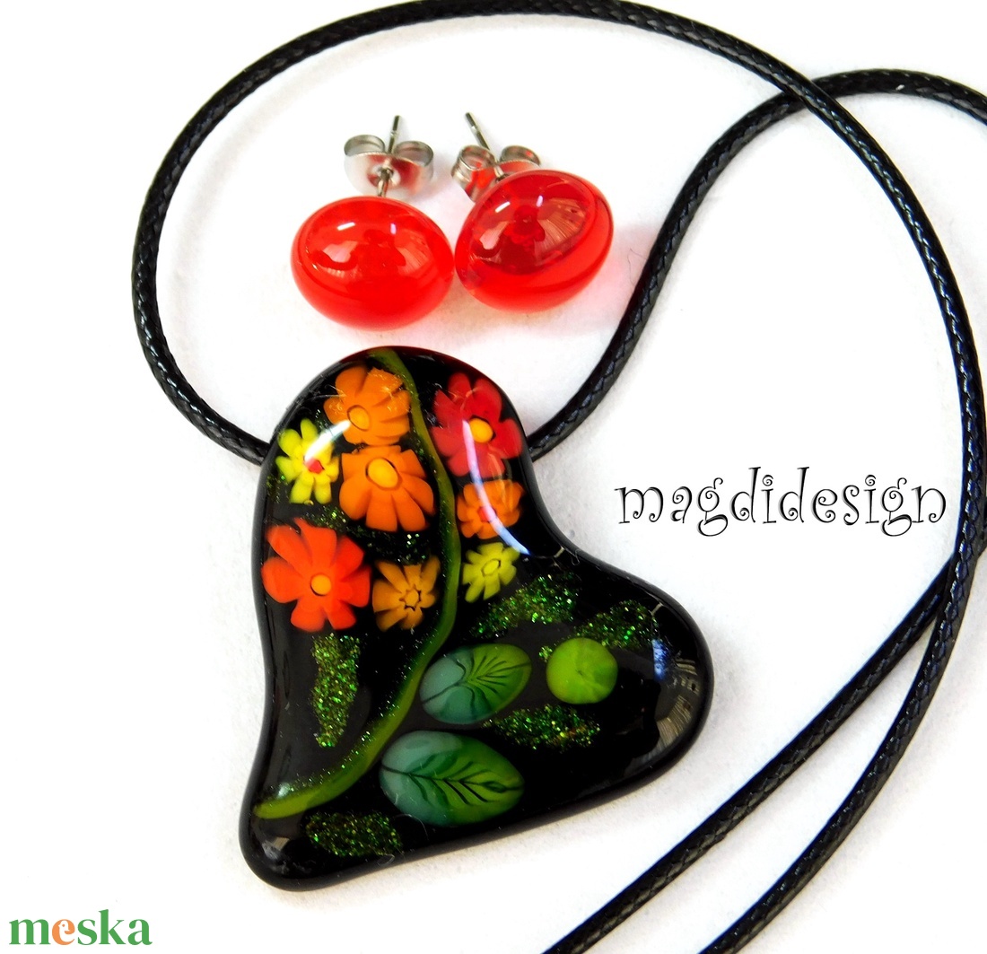 Fekete piros virágos szív üvegékszer szett, nyaklánc, pötty fülbevaló 1 - ékszer - ékszerszett - Meska.hu