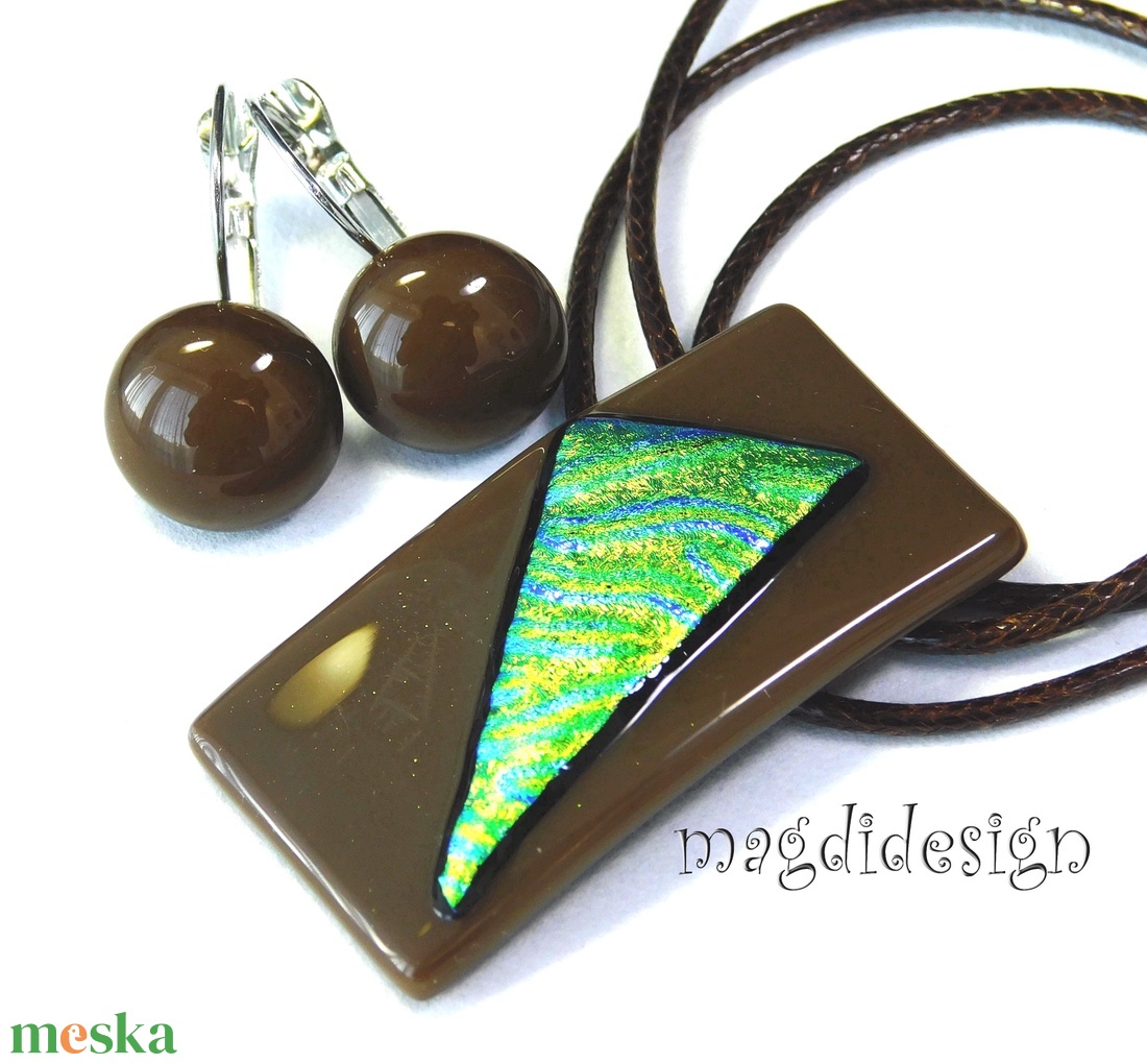 Arany-zöld áramlás barnán dichroic üvegékszer szett kapcsos fülbevaló - ékszer - ékszerszett - Meska.hu