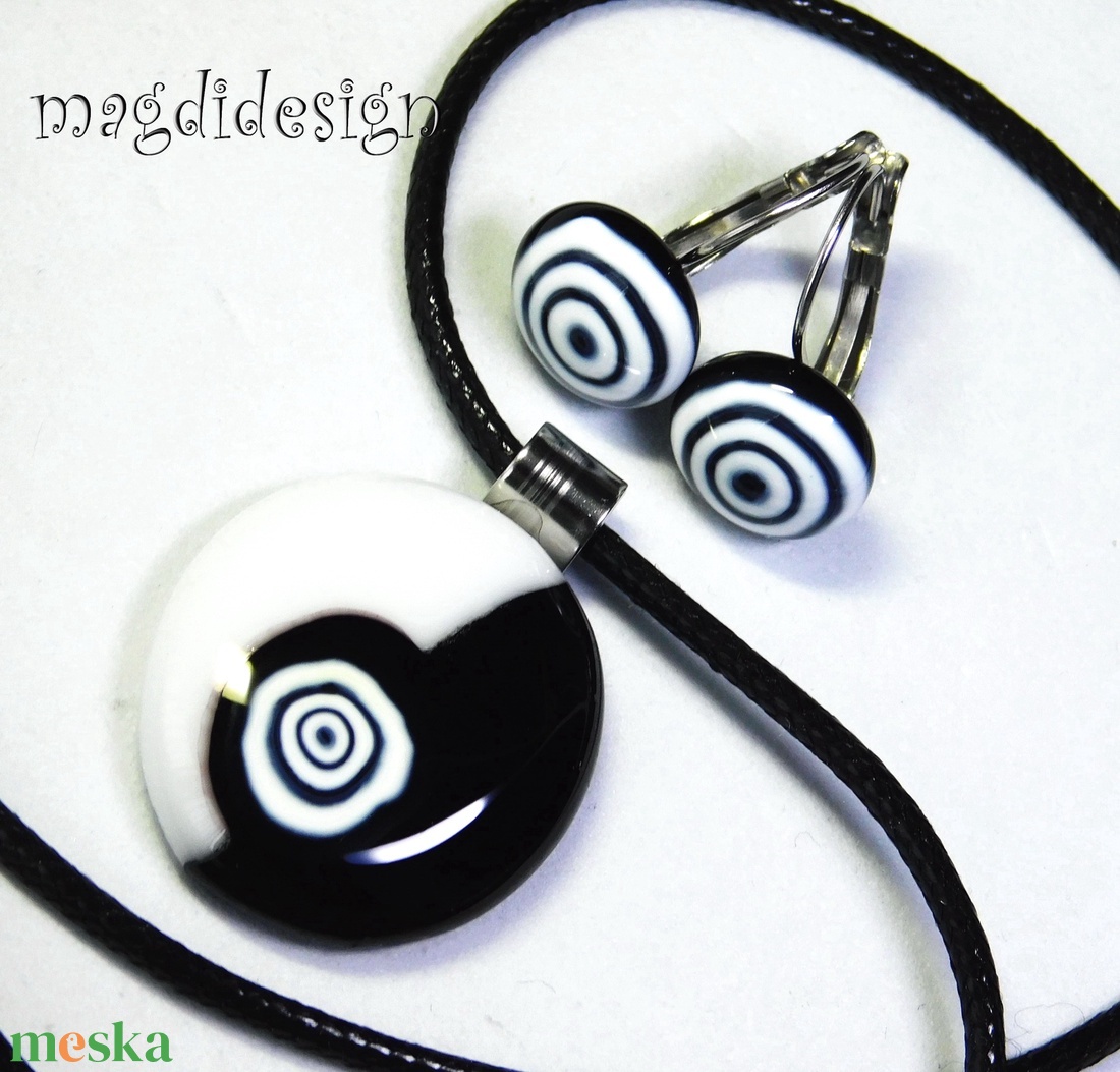 Fekete-fehér körkavalkád üvegékszer szett nyaklánc kapcsos fülbevaló - ékszer - ékszerszett - Meska.hu