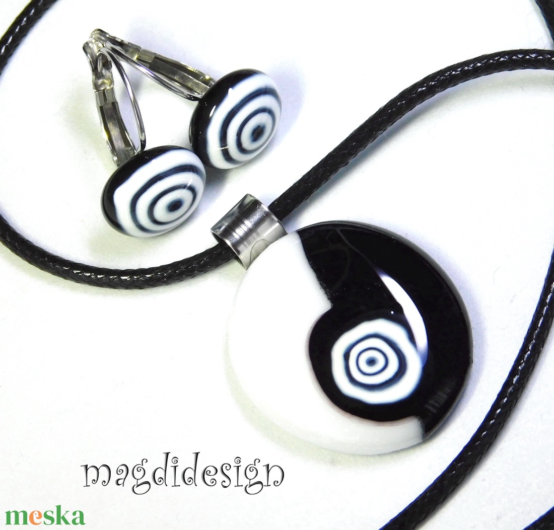 Fekete-fehér körkavalkád üvegékszer szett nyaklánc kapcsos fülbevaló - ékszer - ékszerszett - Meska.hu