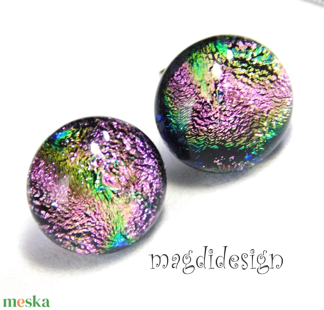 Pinkes-rózsaszín dichroic üvegékszer stiftes fülbevaló  - ékszer - fülbevaló - pötty fülbevaló - Meska.hu
