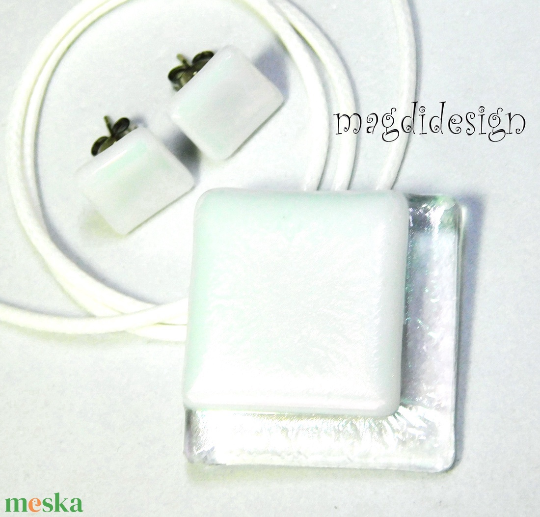 Fehér eozinos üvegékszer szett nyaklánc, stiftes fülbevaló - ékszer - ékszerszett - Meska.hu