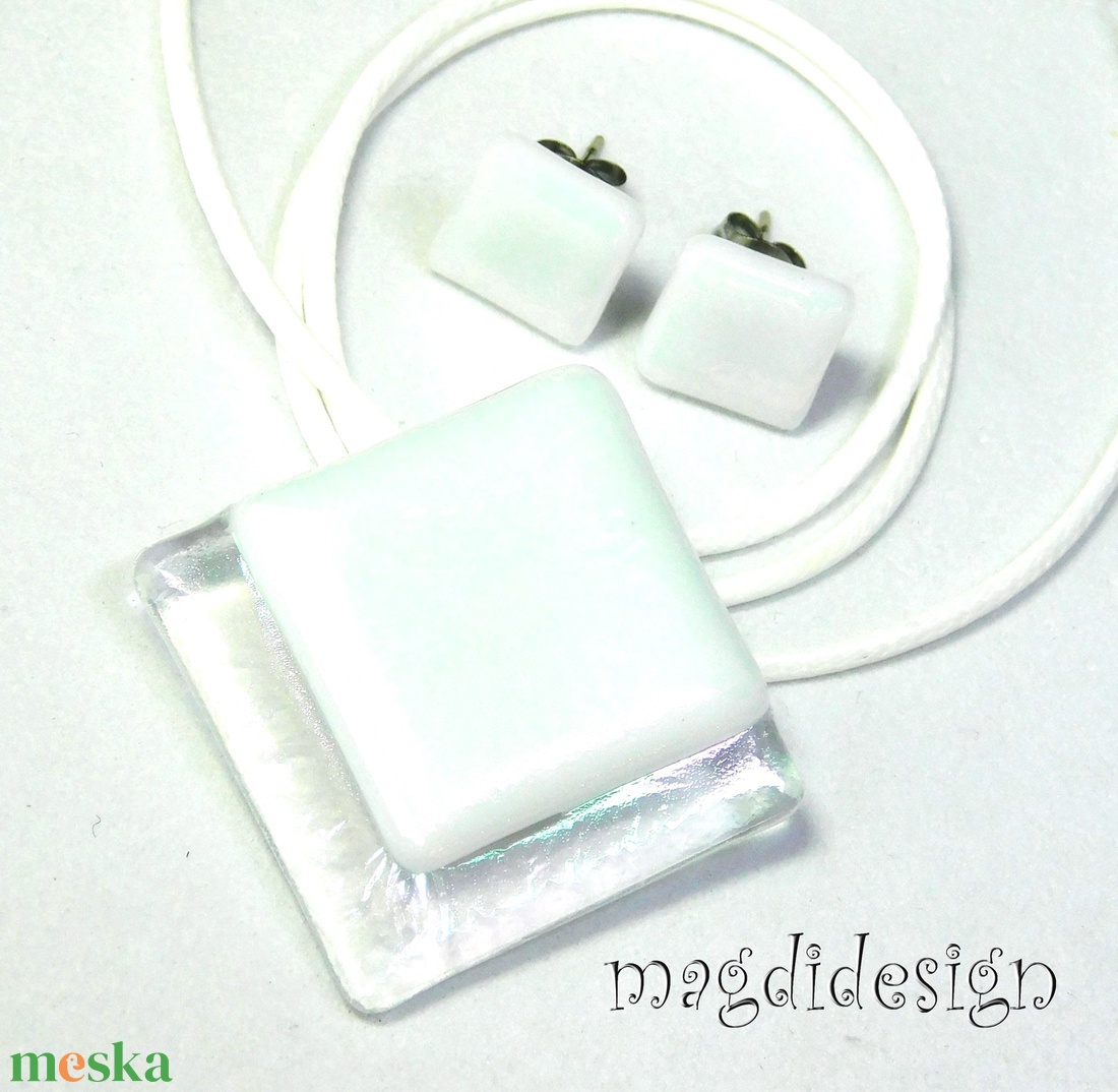 Fehér eozinos üvegékszer szett nyaklánc, stiftes fülbevaló - ékszer - ékszerszett - Meska.hu