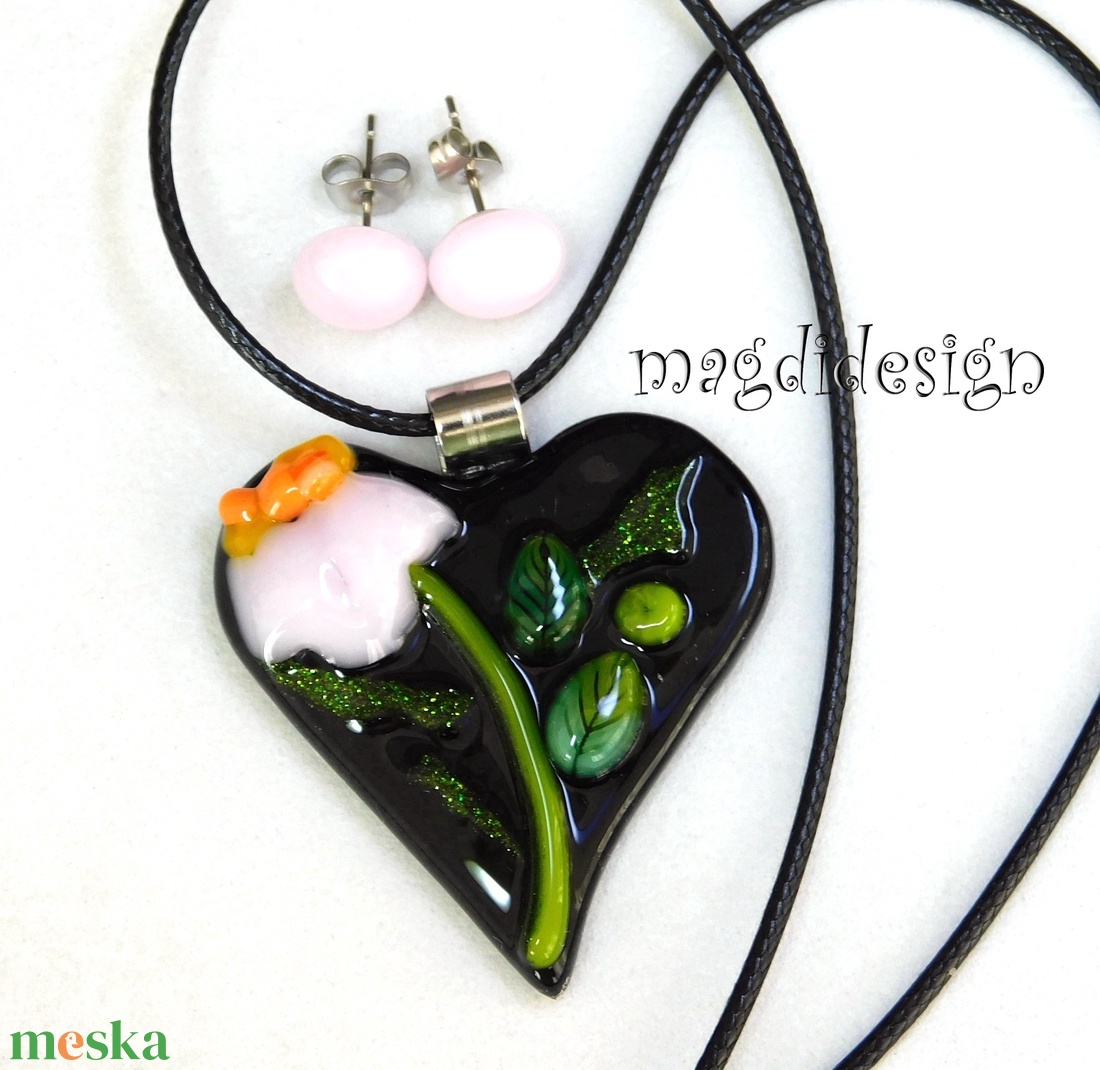 Fekete rózsaszín virágos szív üvegékszer szett, nyaklánc, pötty fülbevaló  - ékszer - ékszerszett - Meska.hu