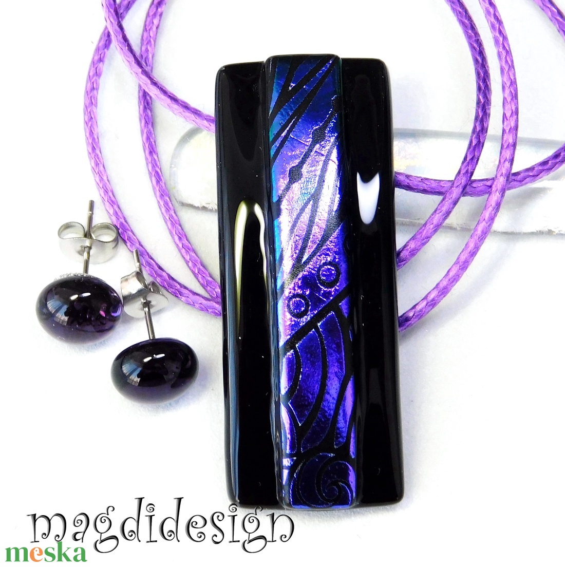 Lila mintás dichroic feketén üvegékszer szett stiftes fülbevaló - ékszer - ékszerszett - Meska.hu