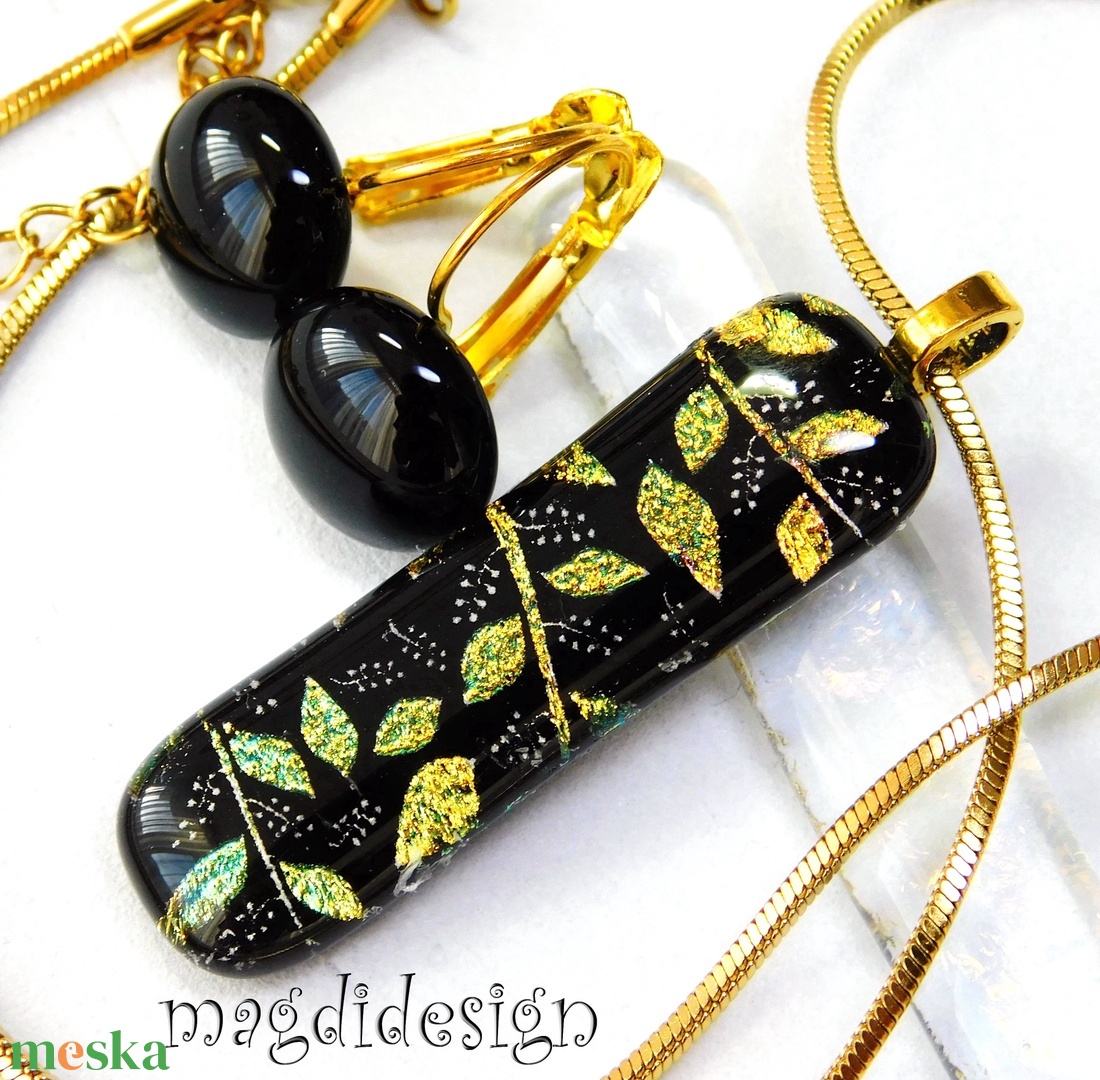 Arany szívecskék üvegékszer nyaklánc - Valentin napra, Anyák napjára, Nőnapra - ékszer - nyaklánc - medálos nyaklánc - Meska.hu