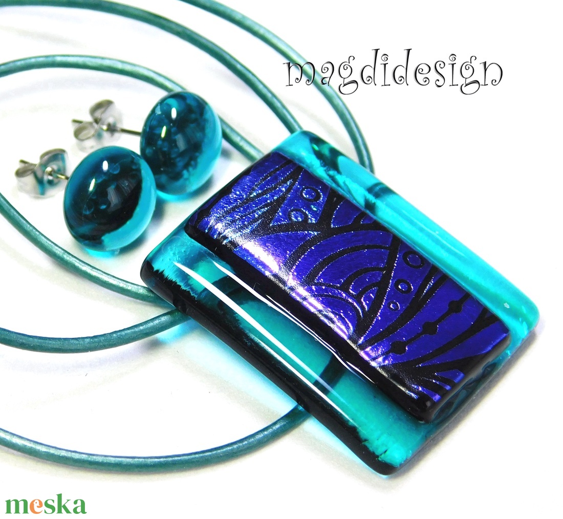Lila mintás dichroic türkizen üvegékszer szett stiftes fülbevaló - ékszer - ékszerszett - Meska.hu