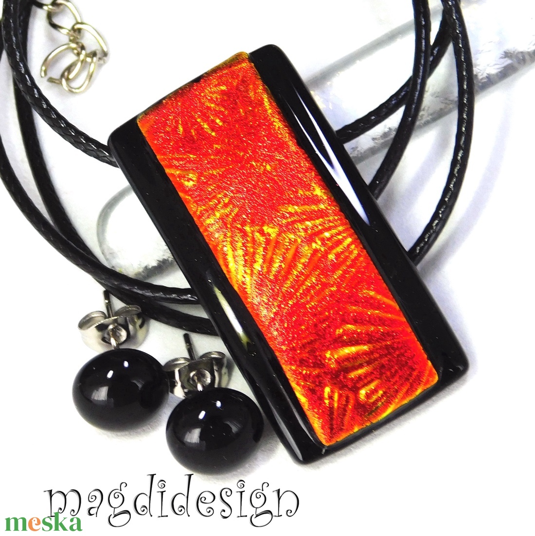 Aranyló vörös és fekete üvegékszer szett nyaklánc stiftes fülbevaló - ékszer - ékszerszett - Meska.hu