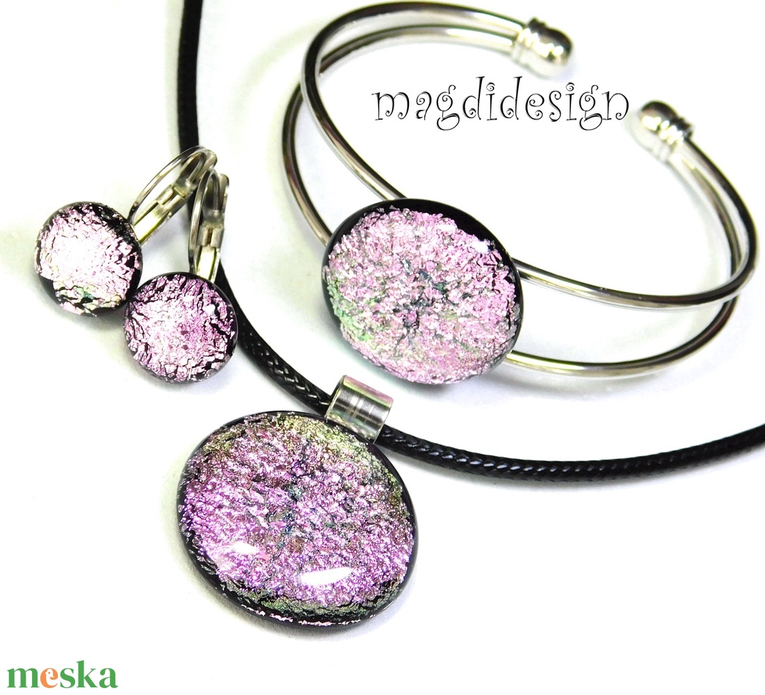 Szikrázó rózsaszín dichroic üvegékszer szett nyaklánc, karkötő, kapcsos fülbevaló  - ékszer - ékszerszett - Meska.hu
