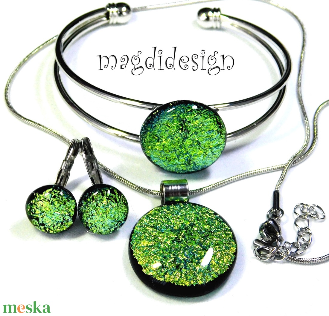 Szikrázó almazöld dichroic üvegékszer szett nyaklánc, karkötő, kapcsos fülbevaló  - ékszer - ékszerszett - Meska.hu