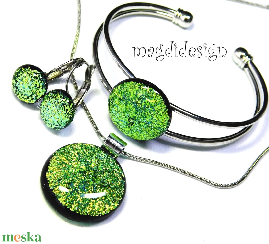 Szikrázó almazöld dichroic üvegékszer szett nyaklánc, karkötő, kapcsos fülbevaló  - ékszer - ékszerszett - Meska.hu