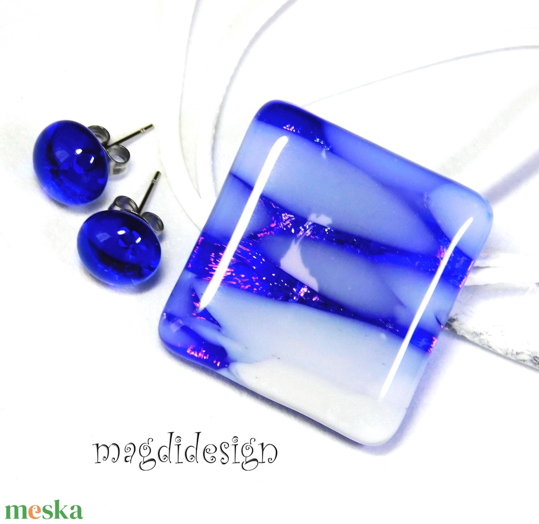 Sejtelmes fehér-kék csillogás üvegékszer szett, nyaklánc, stiftes fülbevaló - ékszer - ékszerszett - Meska.hu