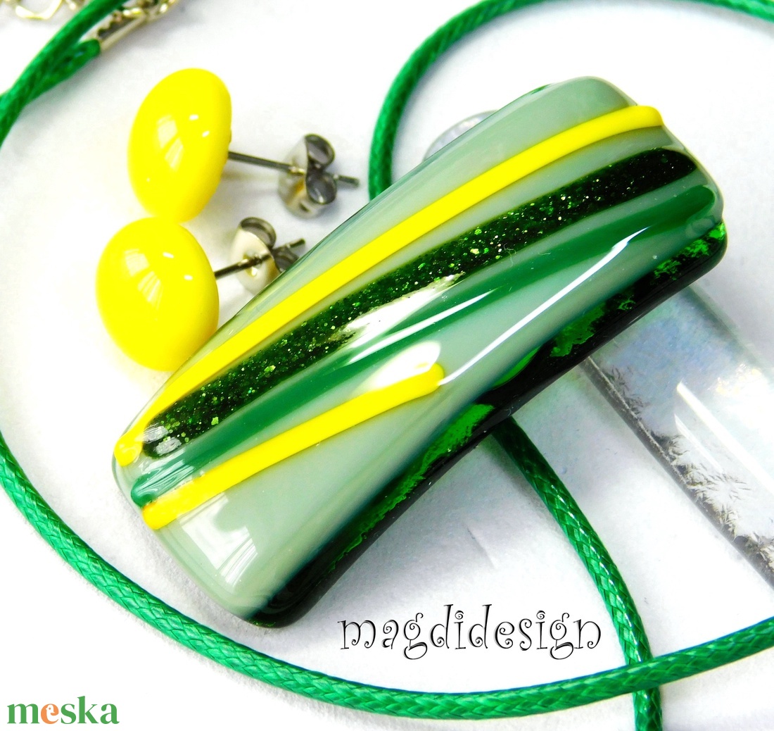 Csillámos kikelet üvegékszer szett nyaklánc, stiftes fülbevaló - ékszer - ékszerszett - Meska.hu