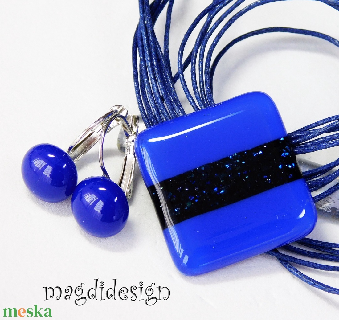 Király-kék aventurin csíkos üvegékszer szett, nyaklánc, kapcsos fülbevaló - ékszer - ékszerszett - Meska.hu