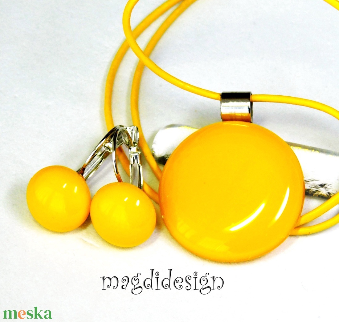 Napsárga üvegékszer szett, nyaklánc kapcsos fülbevaló  - ékszer - ékszerszett - Meska.hu