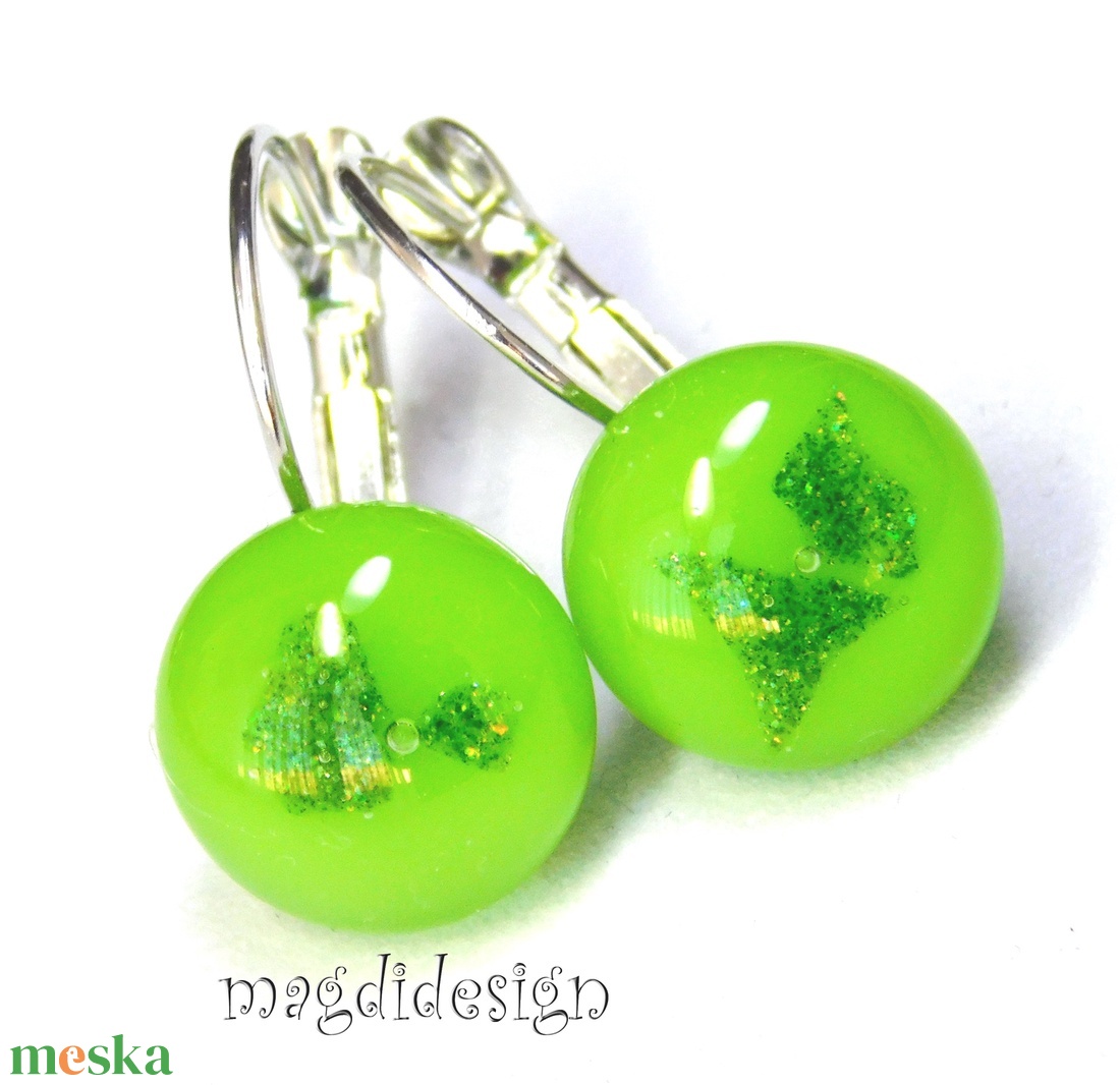 Csillámos fűzöld üvegékszer kapcsos fülbevaló - ékszer - fülbevaló - lógó fülbevaló - Meska.hu