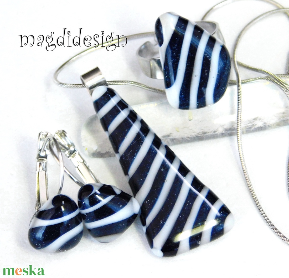 Tengerész csíkos üvegékszer szett, nyaklánc, kapcsos fülbevaló - ékszer - ékszerszett - Meska.hu