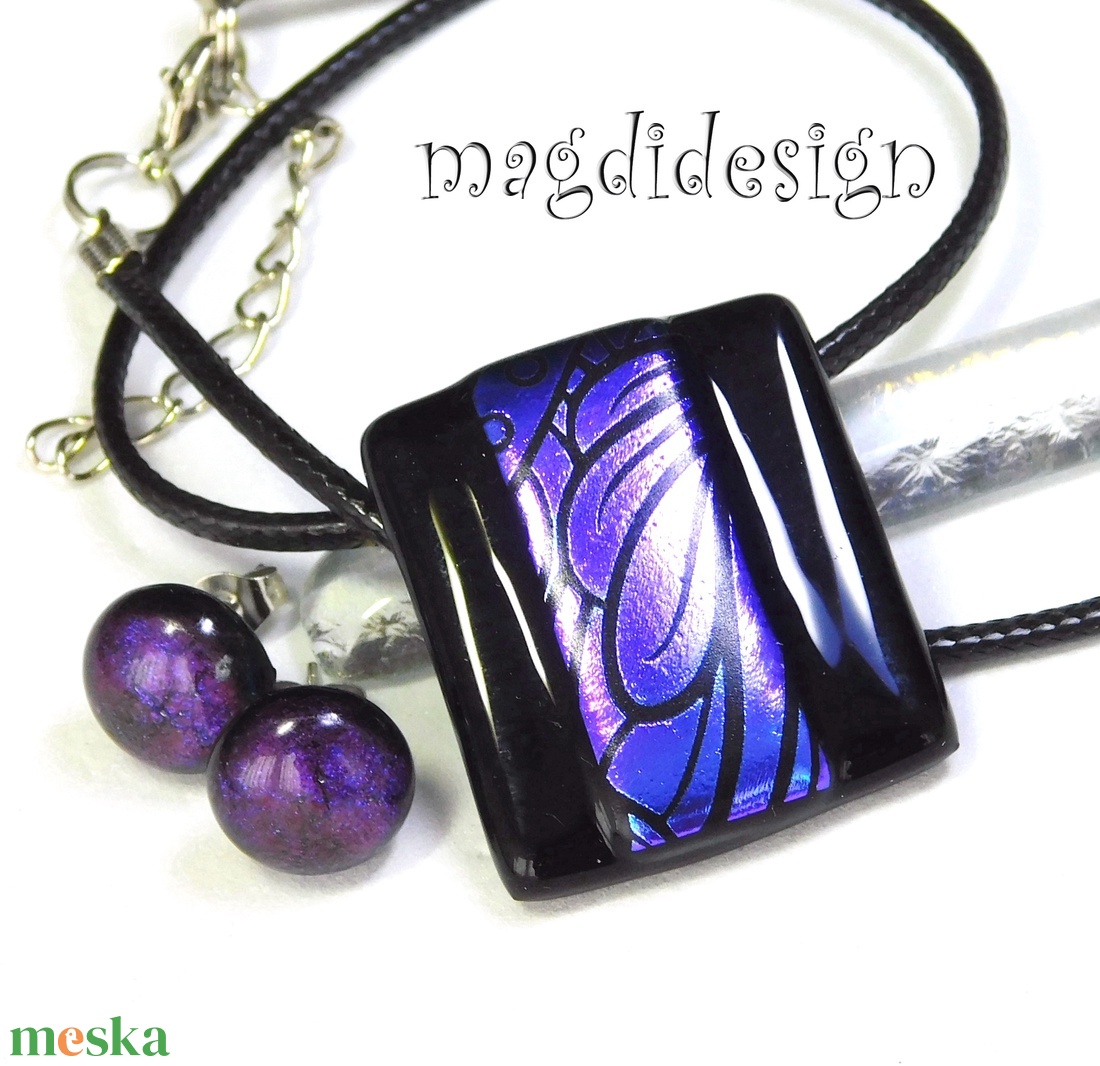 Lila mintás dichroic feketén üvegékszer szett stiftes fülbevaló  - ékszer - ékszerszett - Meska.hu