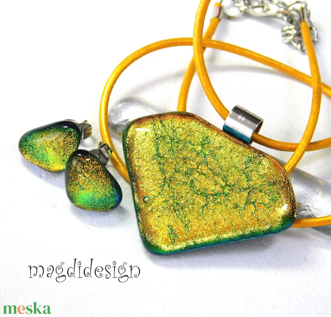 Csillogó arany üvegékszer szett, nyaklánc, stiftes fülbevaló  - ékszer - ékszerszett - Meska.hu